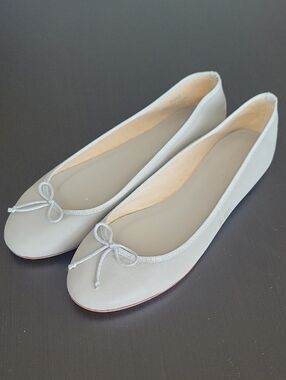 NWOT, J. Crew Women's Leather Ballet Flats in Light Gray/Greige, Made In Italy